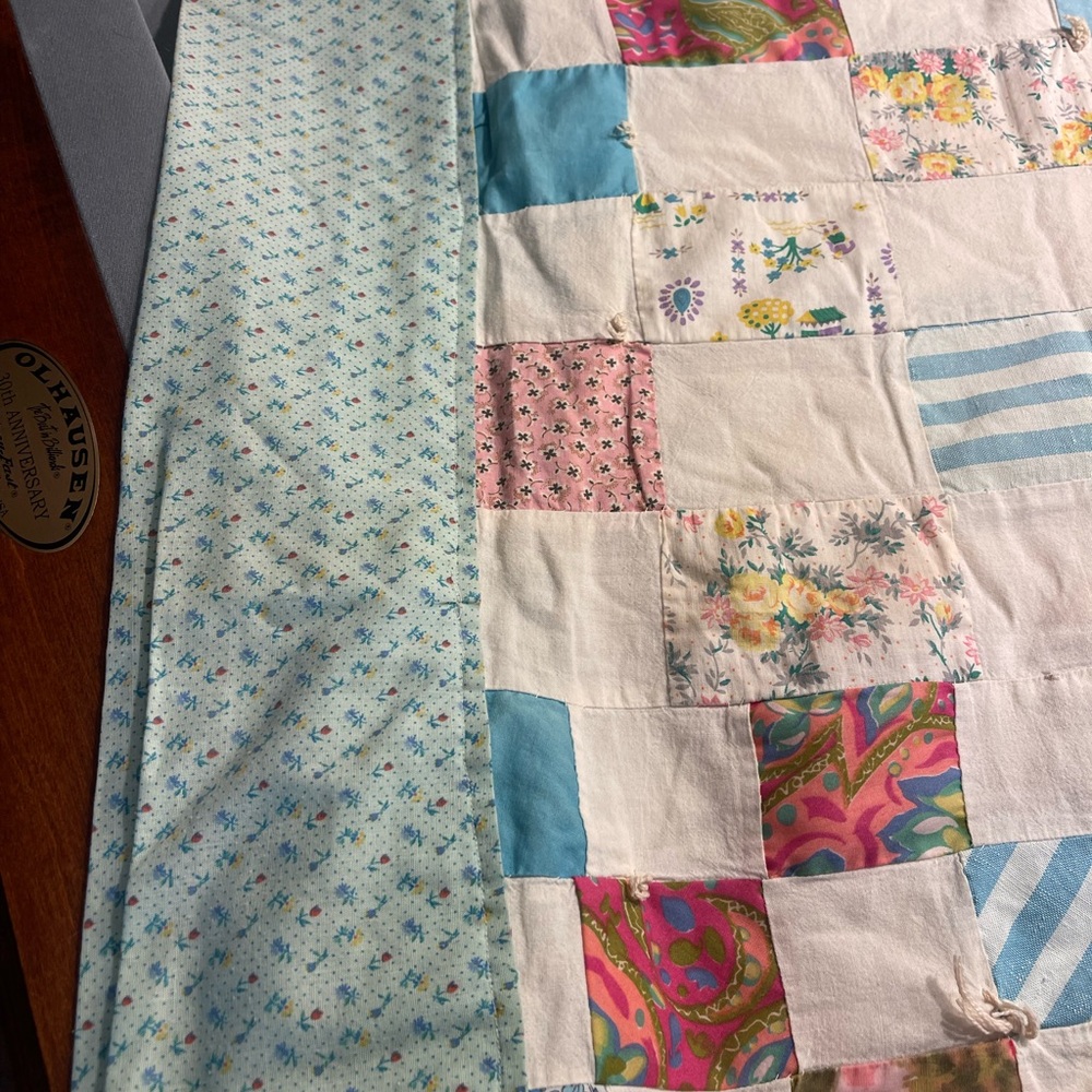 Patchwork Quilt with Multicolor Design - Picture 7 of 14